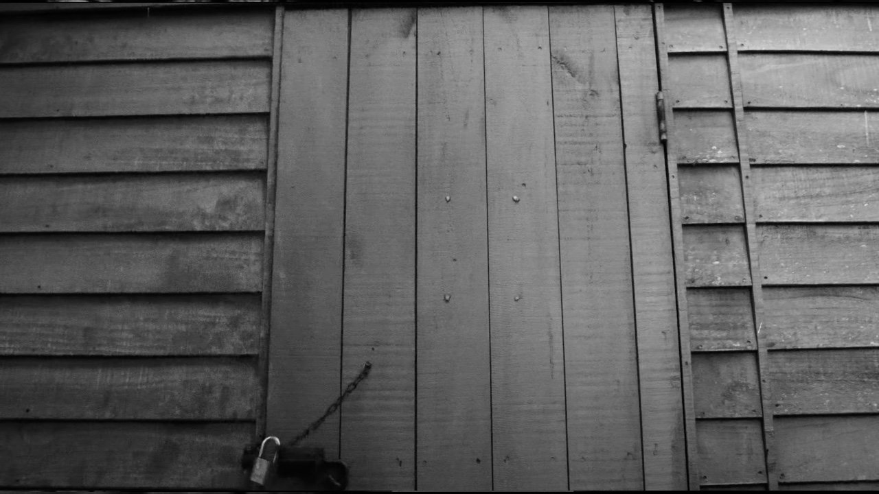 Loud Banging Sounds Movie Screenshot 2