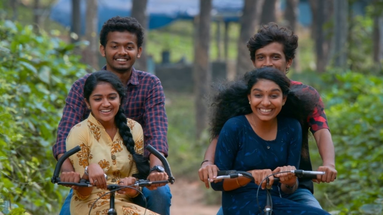 Prakashan Parakkatte Movie Screenshot 1