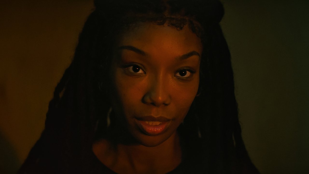 The Front Room Movie Screenshot 2